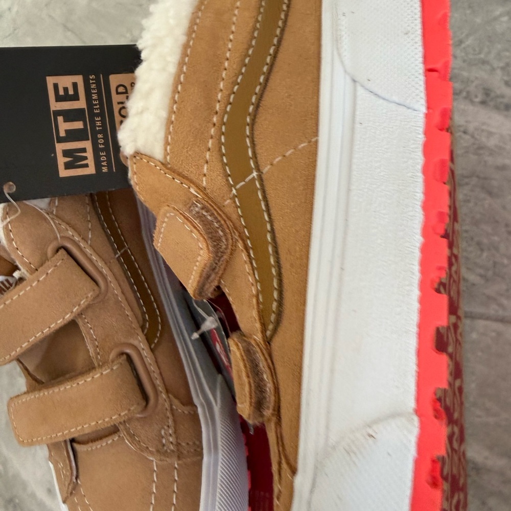 Vans Kids MTE Chestnut Brown & White Sneakers with Pink Soles SIZE 1 unisex - Picture 6 of 9